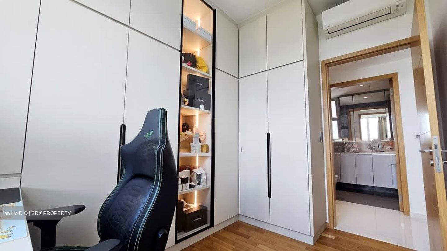 Vacanza @ East (D14), Condominium #559658301